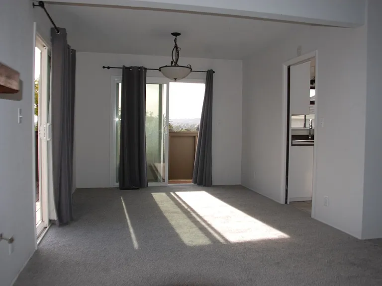 733 N Voluntario St — Photo 3