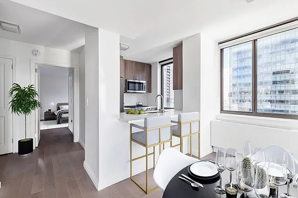 Rented by Greystar | media 51