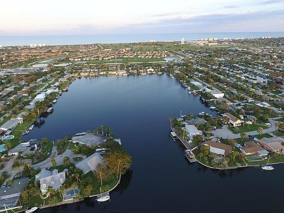 4th image of 452 S Waterway Dr