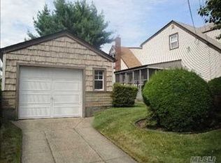 549 8th Ave, New Hyde Park, NY 11040