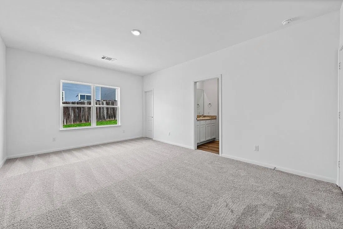 5 bed, 3.5 bath, 2470 sqft, $2,900 — Photo 4