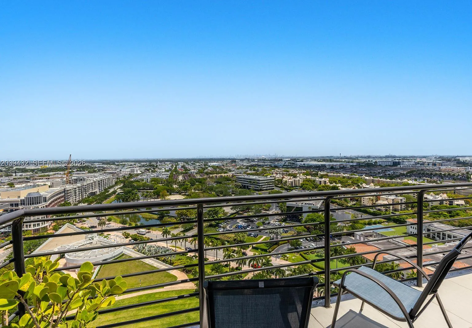 5350 Park Condo — Photo 3