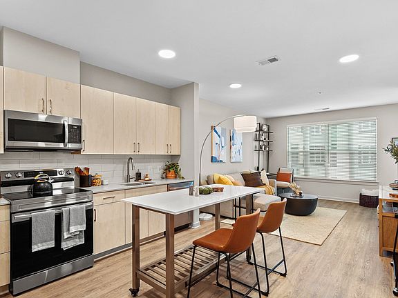 1 Bedroom- Warm/Light Scheme