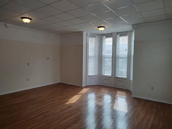 2nd image of 216 N Jackson St #4