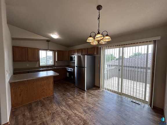 4th image of 507 Almond Ave