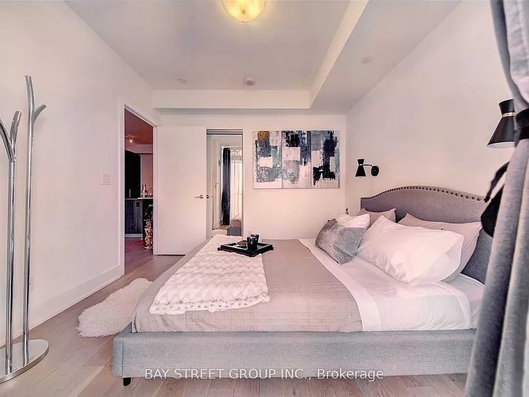 200 Bloor St W #1409 — Photo 33