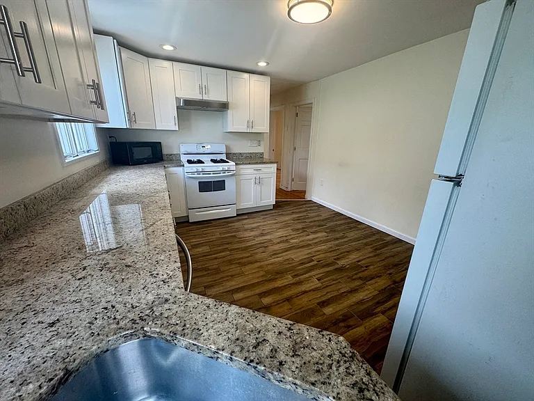 45 Woods Ave #45 — Photo 4