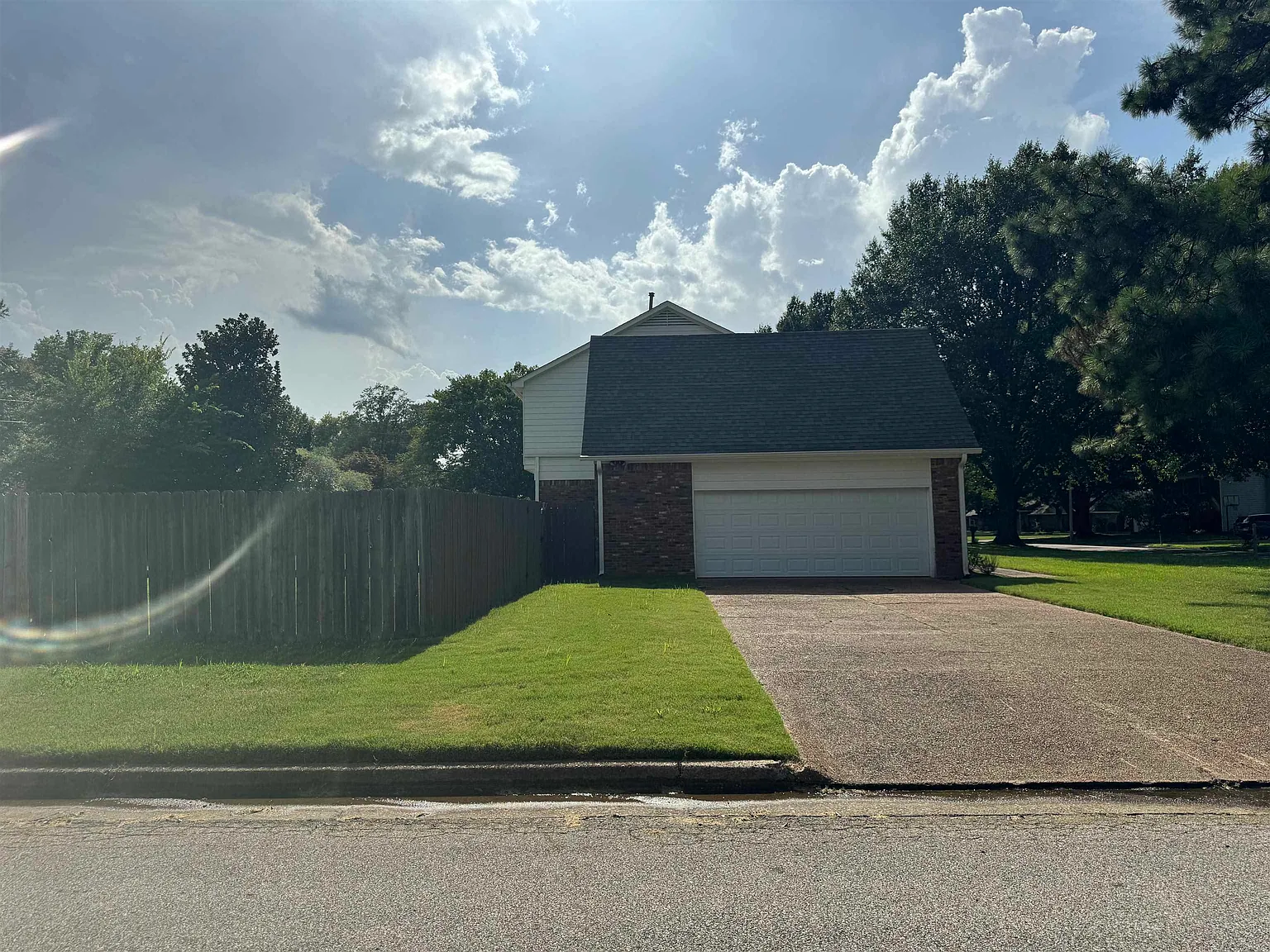4 bed, 2.5 bath, 2243 sqft, $3,000 — Photo 3