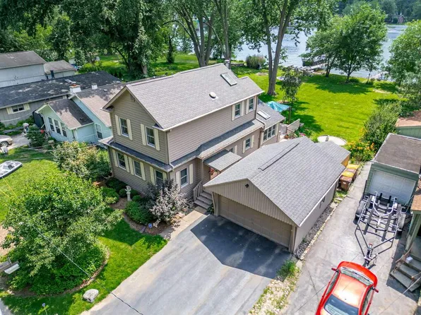 3315 S Riverdale Rd, McHenry, IL 60051