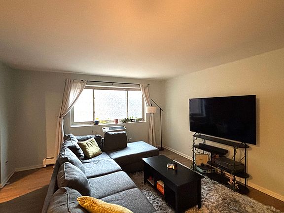 2nd image of 1415 W Lunt Ave APT 310