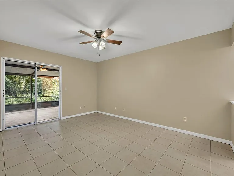 932 Robinhood Ct — Photo 10