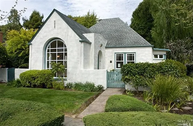 2 Meadowcroft Dr photo 1