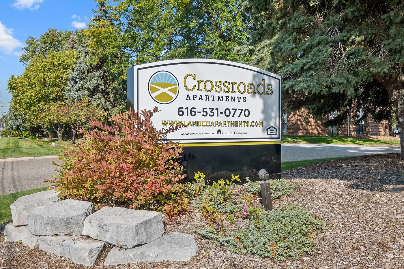 Crossroads Apartments — Photo 2