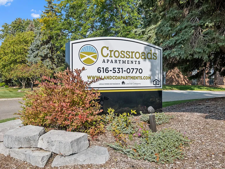 Crossroads Apartments — Photo 2
