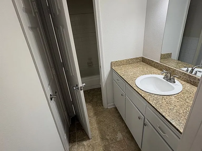 904 Park Ln — Photo 9