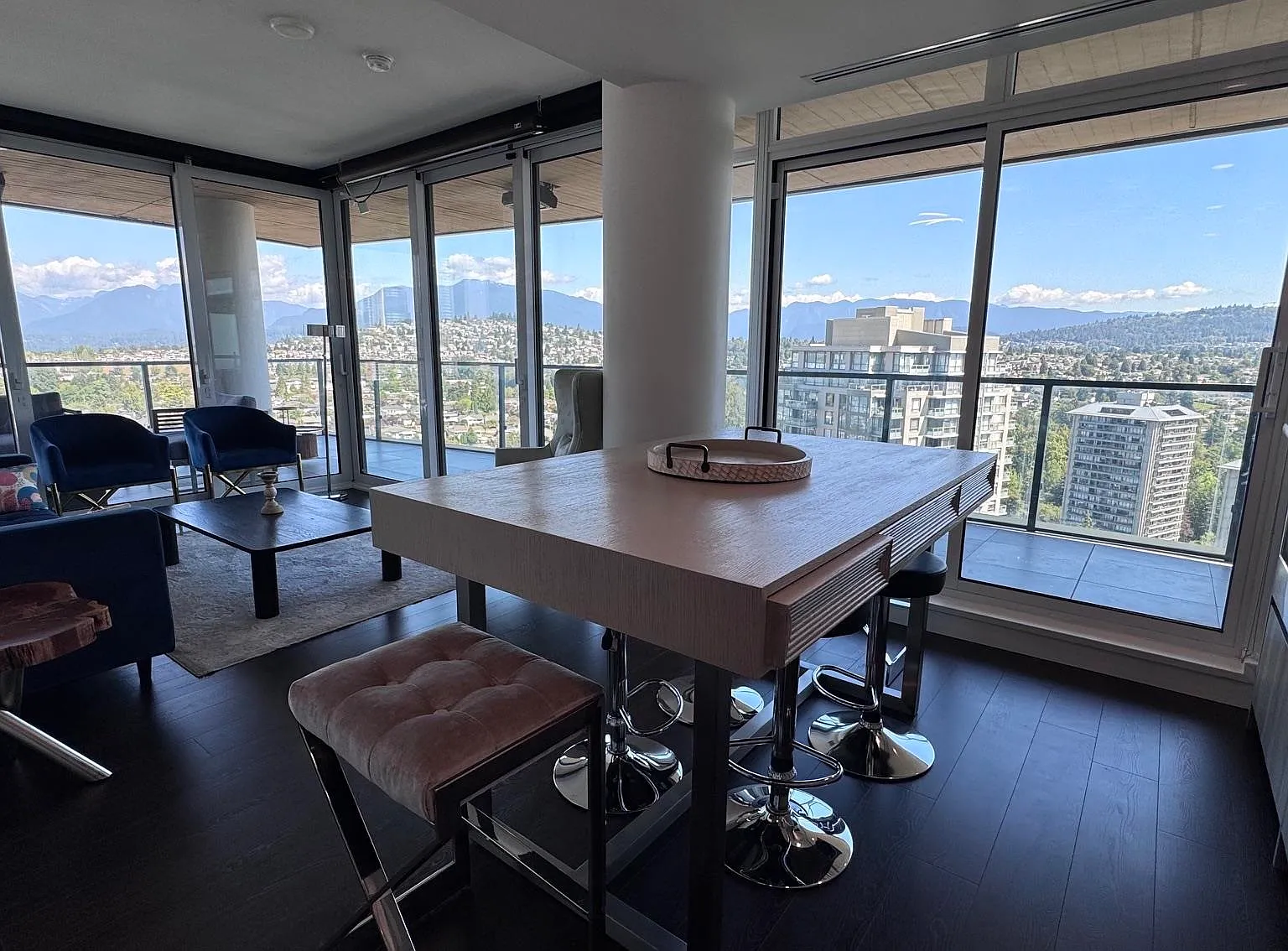 2 bed, 910 sqft, $4,200 — Photo 4