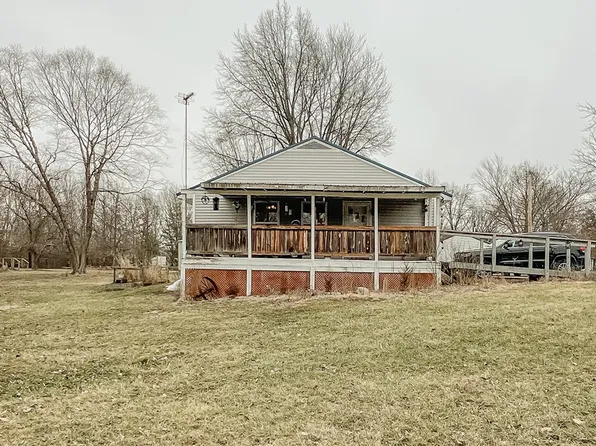 611 W Water St, Newton, IL 62448