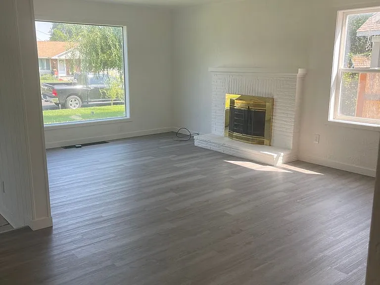 732 W Park St — Photo 3