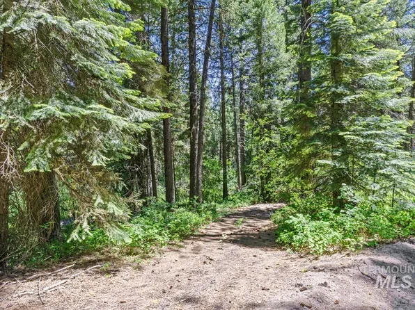 520 Susan Rd, Cascade, ID 83611