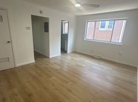 17550 LakeShore Boulevard - 5