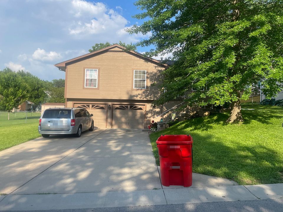 2nd image of 1709 N Lazy Branch Rd