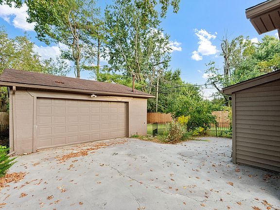 3rd image of 3566 Greenlawn Dr
