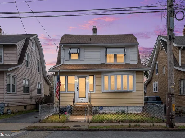 129 W Laughead Ave, Linwood, PA 19061