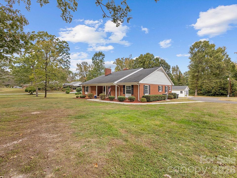 1st image of 100 Forest Hills Dr