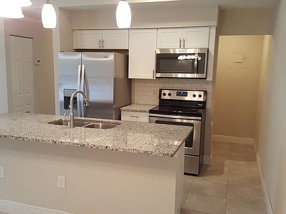 4th image of 1050 Kenmore St