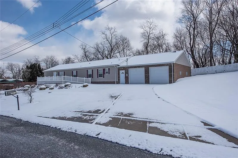 201 Canterbury Ln photo 1