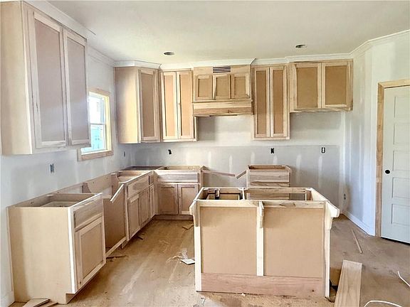3rd image of 8969 NE 99th St