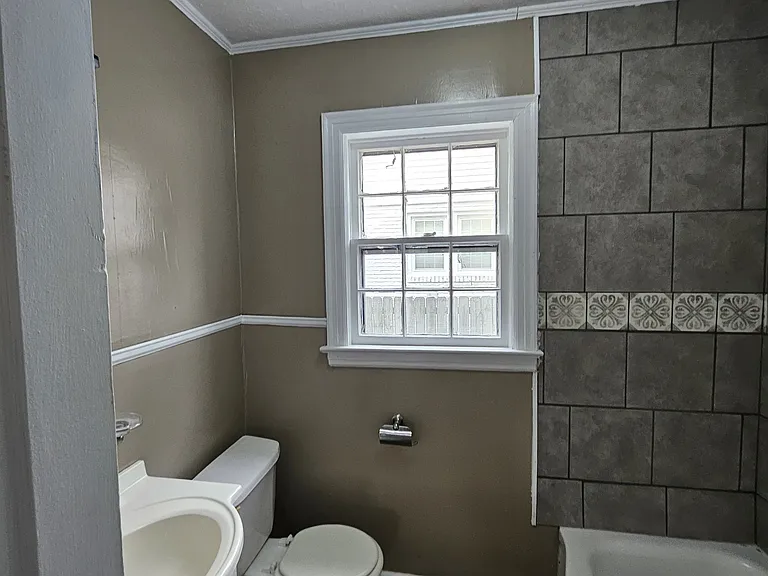 919 W Semmes Ave — Photo 4