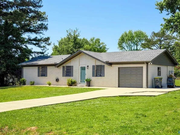 226 Cedar St, Decatur, AL 35603
