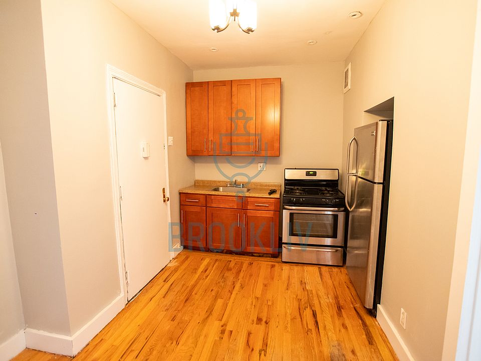 1st image of 15 Crooke Ave #1R