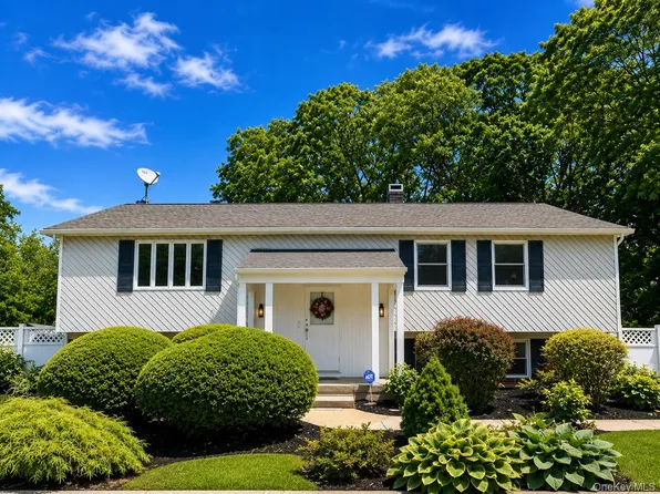 27 Wedgewood Drive, Coram, NY 11727