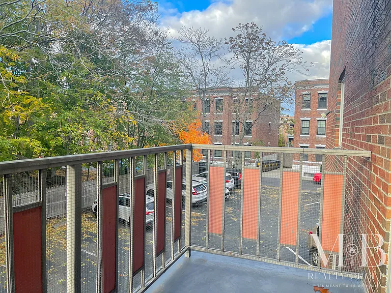 96 Sutherland Rd #12 — Photo 5