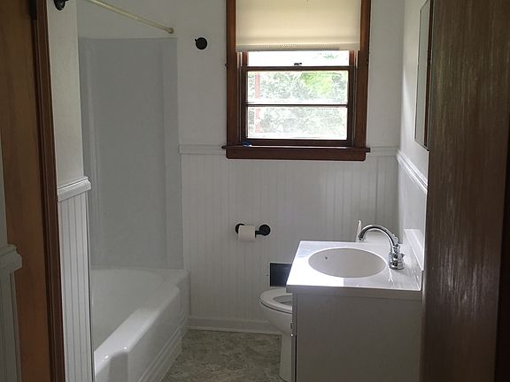 4th image of 905 Perrymont Ave