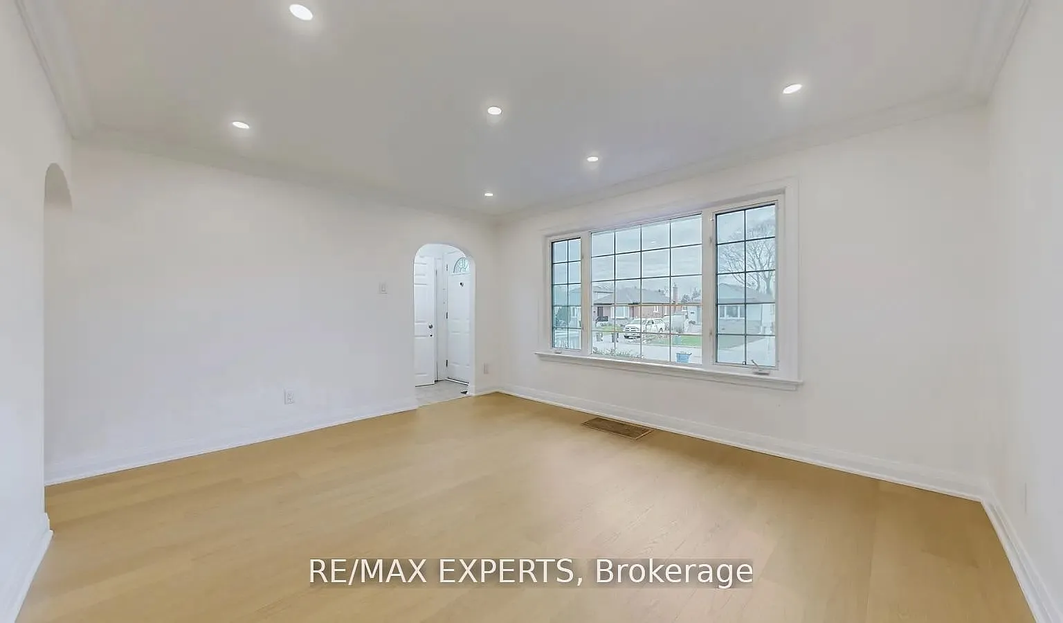 3 bed, $2,750 — Photo 2