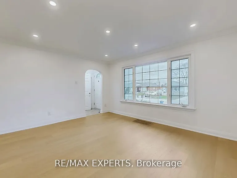 117 Marchington Cir — Photo 2