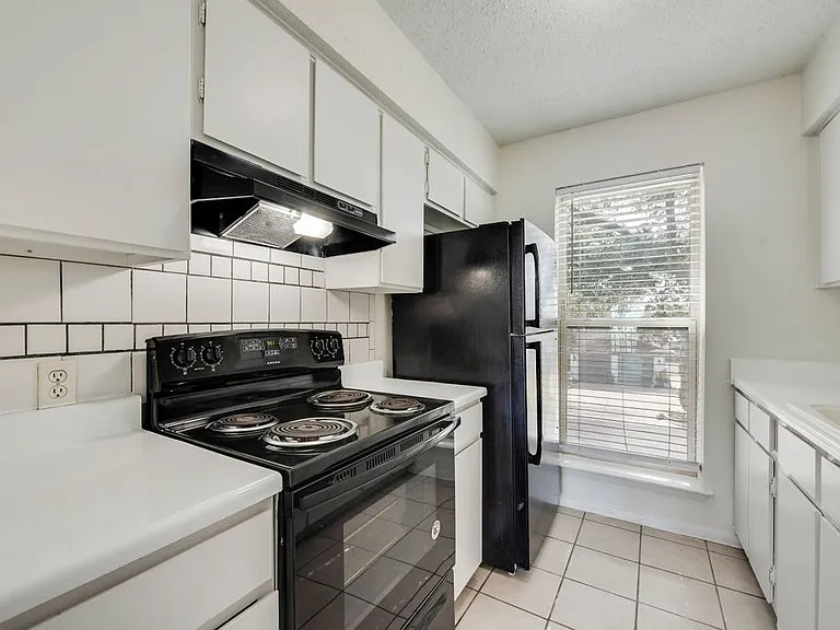 3824 Cibolo Dr #122B — Photo 5