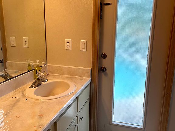 3rd bathroom leads to the pool
