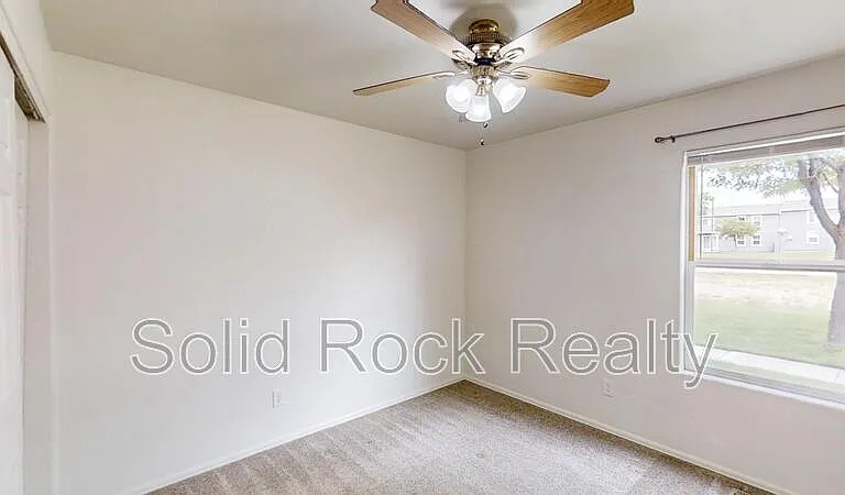 4950 Universal Hts — Photo 11