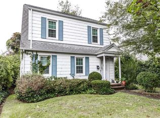17 Franklin Pl, Great Neck, NY 11023