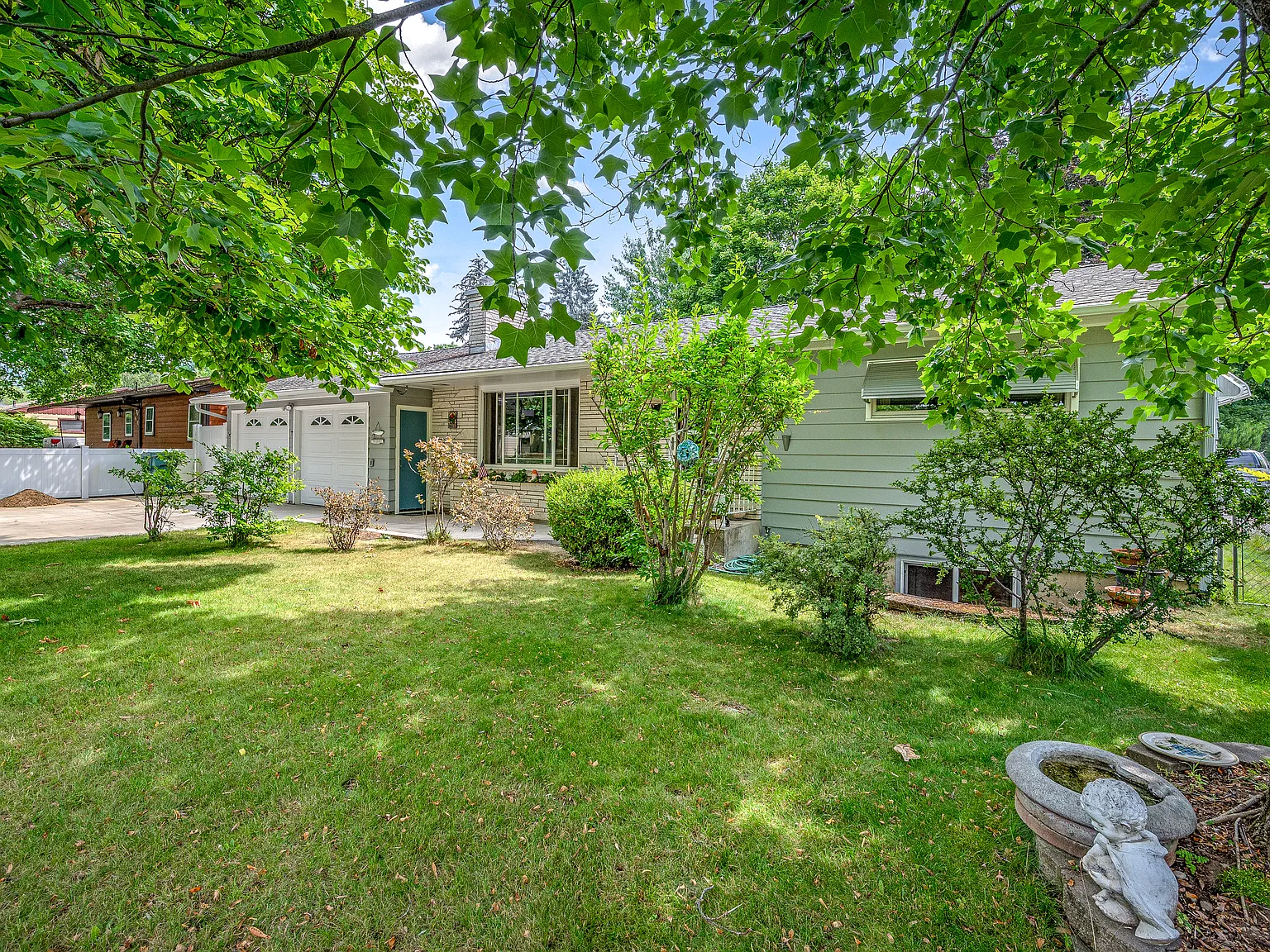 1 bed, 1100 sqft, $1,250 — Photo 2