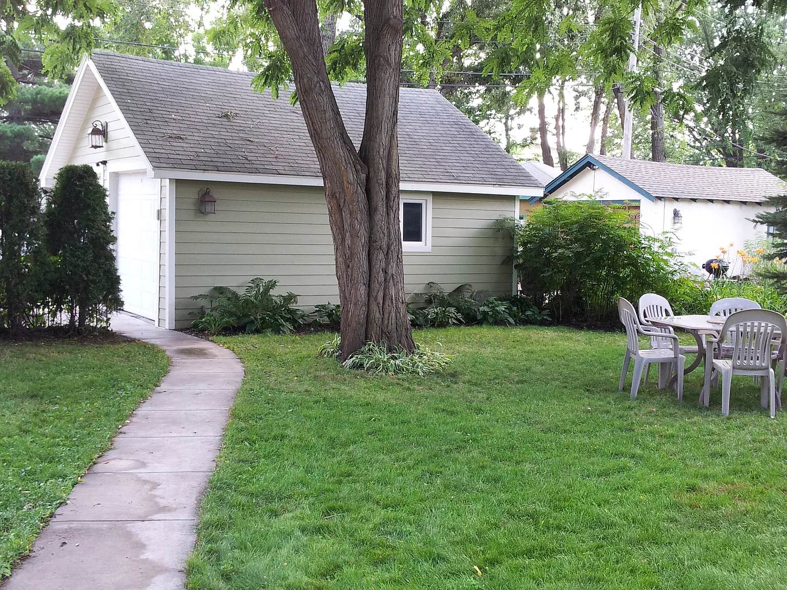 2 bed, 901 sqft, $1,800 — Photo 3