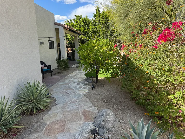 54050 Avenida Montezuma — Photo 21