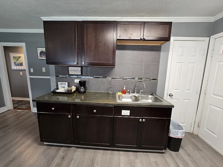 1614 W Hollywood Ave — Photo 15