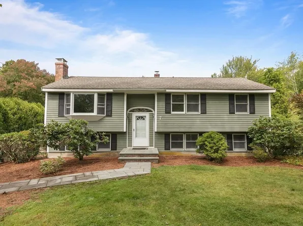 7 Rockpoint Rd, Southborough, MA 01772