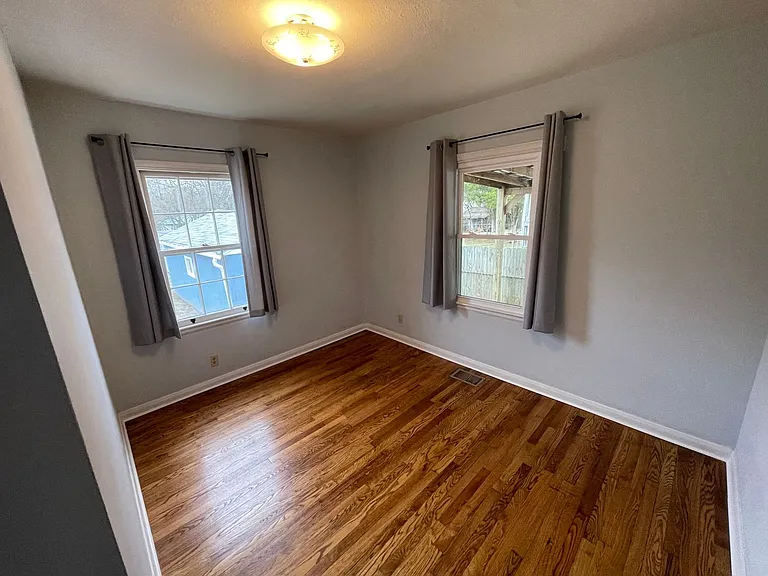 2029 McClung Ave — Photo 8