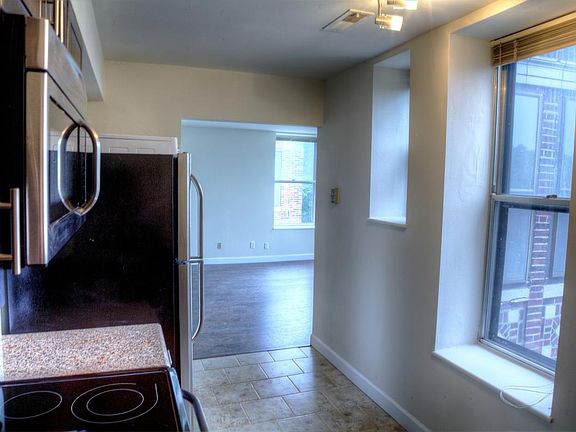 3rd image of 5388 Pershing Ave